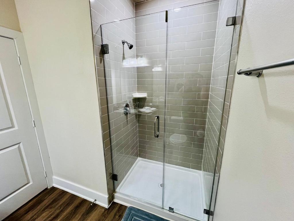 Apt 2 Bedrooms 2 Full Baths Free Parking & Free Laundry In Unit ذا وودلاندس المظهر الخارجي الصورة