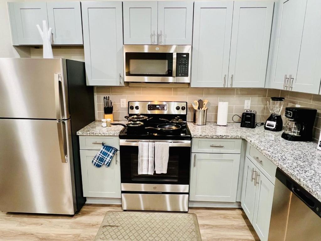 Apt 2 Bedrooms 2 Full Baths Free Parking & Free Laundry In Unit ذا وودلاندس المظهر الخارجي الصورة