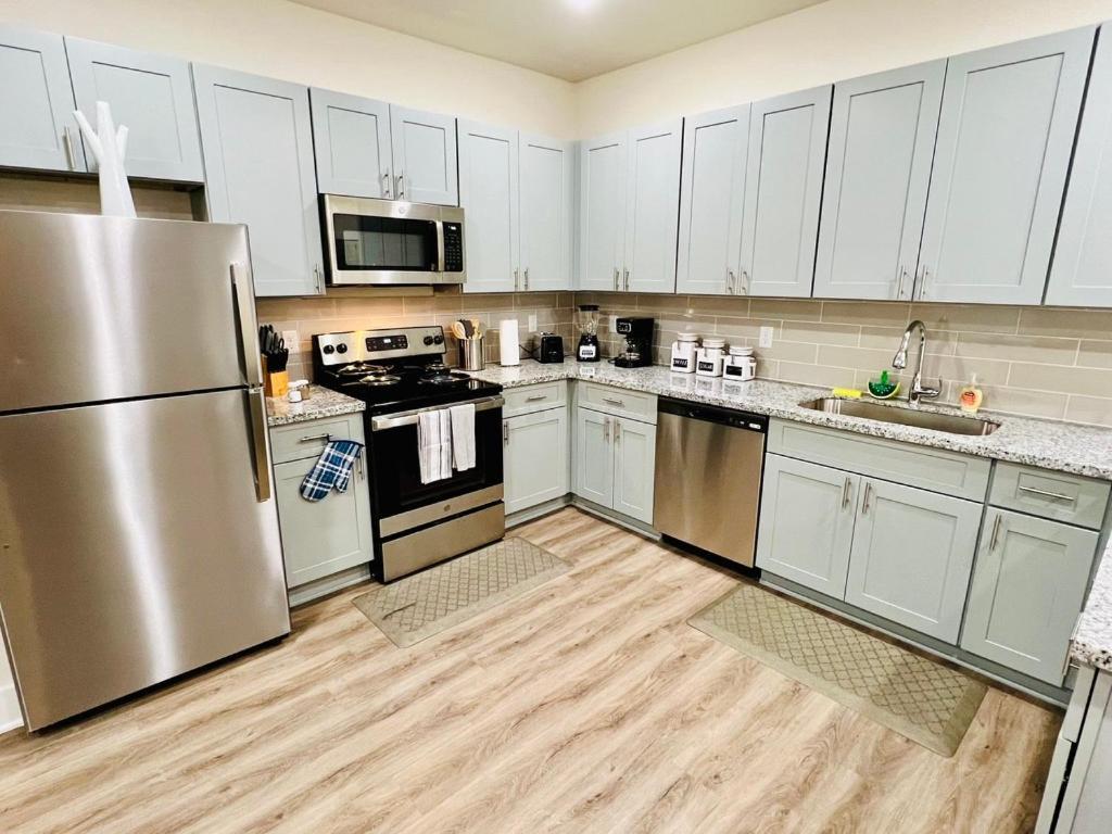 Apt 2 Bedrooms 2 Full Baths Free Parking & Free Laundry In Unit ذا وودلاندس المظهر الخارجي الصورة